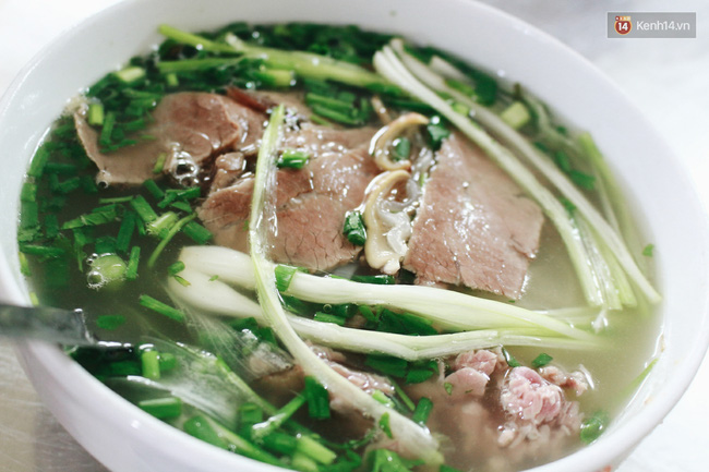 quan pho 3 the he trong ngo nho ha noi nhieu lan doi cho van dong khach nuom nuop