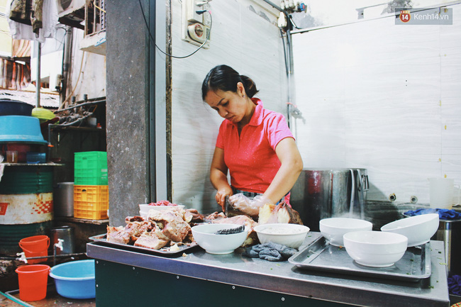 quan pho 3 the he trong ngo nho ha noi nhieu lan doi cho van dong khach nuom nuop