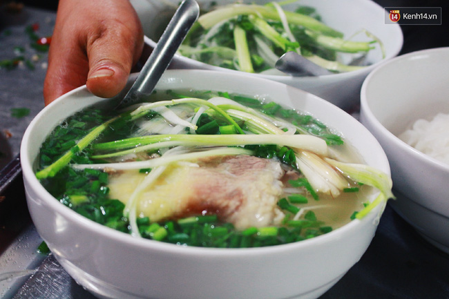 quan pho 3 the he trong ngo nho ha noi nhieu lan doi cho van dong khach nuom nuop