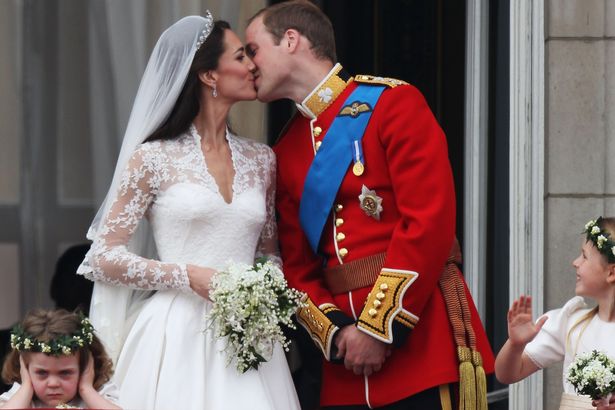 co be hon doi trong dam cuoi cua cong nuong kate va hoang tu william 6 nam truoc gio ra sao