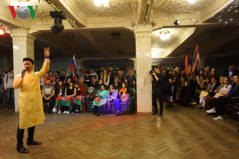 sinh vien viet nam giao luu van hoa nghe thuat dan toc tai nga