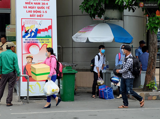 ngay dau nghi le cua ngo phia dong sai gon un tac tu sang den chieu