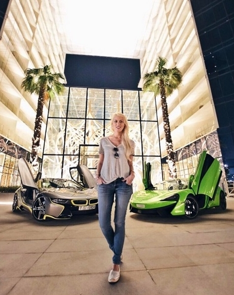 co gai tre huong thu cuoc song xa hoa tai dubai nho cong viec review cho cac hang sieu xe