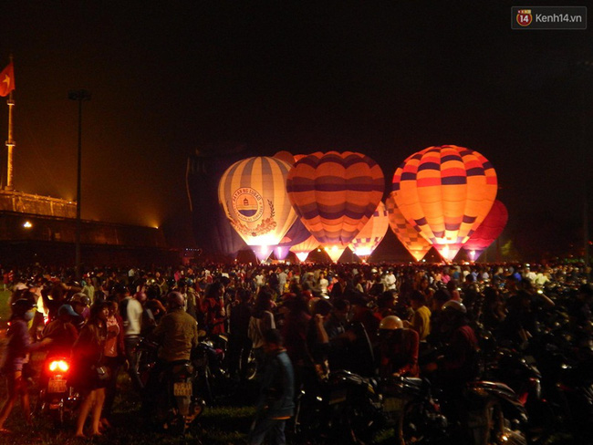 khinh khi cau khong lo ruc sang tren bau troi co do hue
