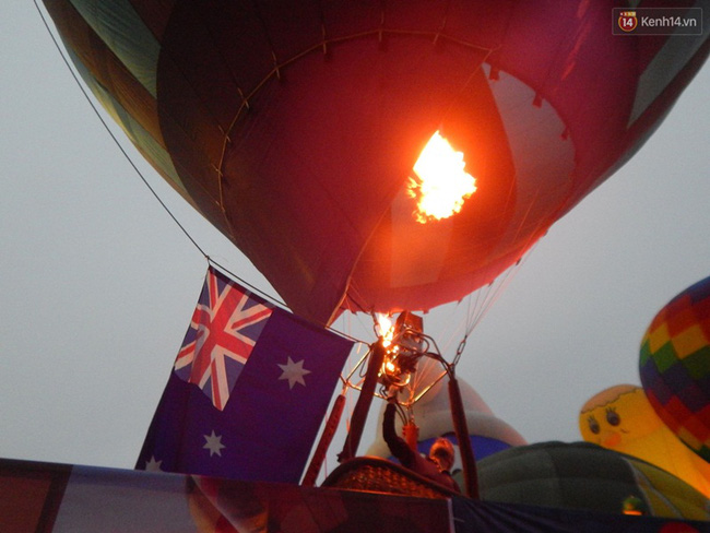 khinh khi cau khong lo ruc sang tren bau troi co do hue