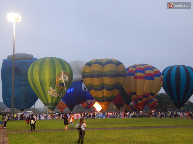 khinh khi cau khong lo ruc sang tren bau troi co do hue