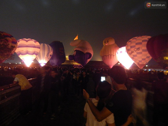 khinh khi cau khong lo ruc sang tren bau troi co do hue
