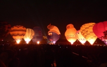 khinh khi cau khong lo ruc sang tren bau troi co do hue