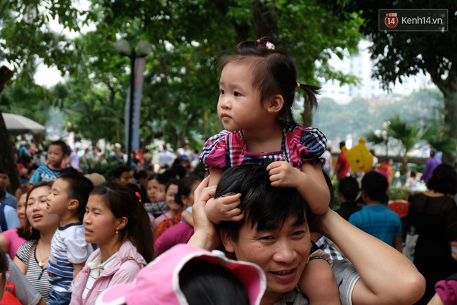 ha noi bien nguoi chen chan o vuon thu thu le ngoi la liet tren bai co dip nghi le 304