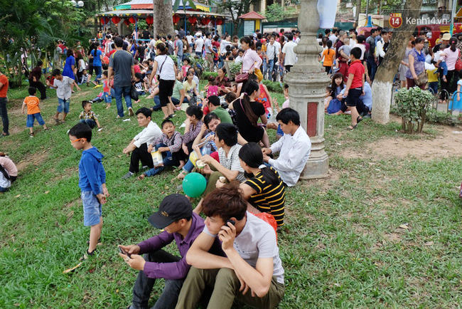 ha noi bien nguoi chen chan o vuon thu thu le ngoi la liet tren bai co dip nghi le 304