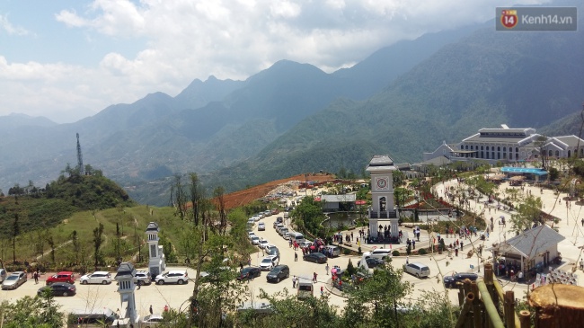 nguoi va xe do ve sa pa dong nghit du khach xep hang dai mua ve cap treo len fansipan