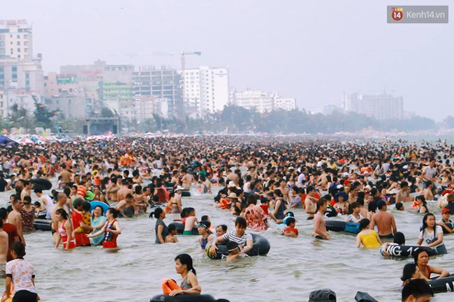 ki nghi le 304 15 du khach chia se voi nhau tung centimet tai cac bai bien