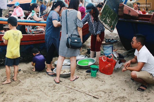 ki nghi le 304 15 du khach chia se voi nhau tung centimet tai cac bai bien