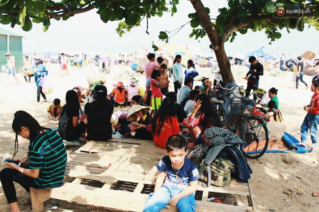 ki nghi le 304 15 du khach chia se voi nhau tung centimet tai cac bai bien