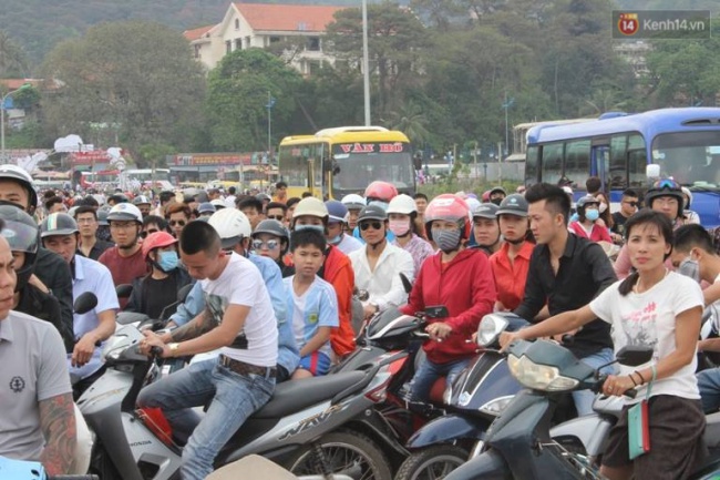 ki nghi le 304 15 du khach chia se voi nhau tung centimet tai cac bai bien