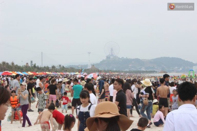 ki nghi le 304 15 du khach chia se voi nhau tung centimet tai cac bai bien