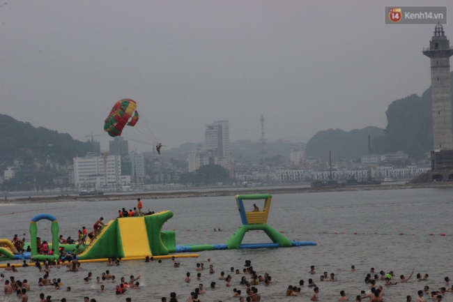 ki nghi le 304 15 du khach chia se voi nhau tung centimet tai cac bai bien