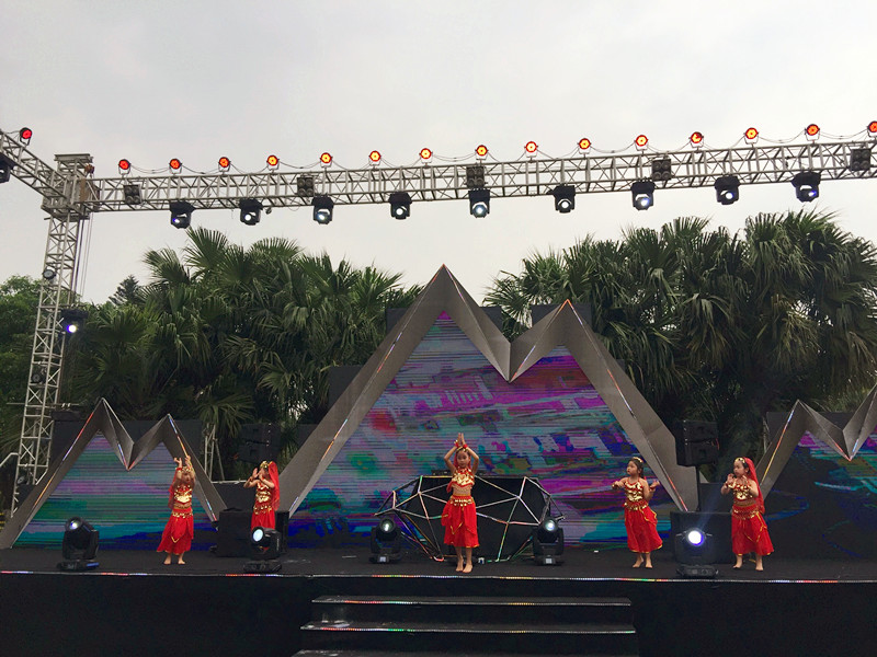 doc dao le hoi sac mau color fest 2018 cua nguoi an do tai ha noi