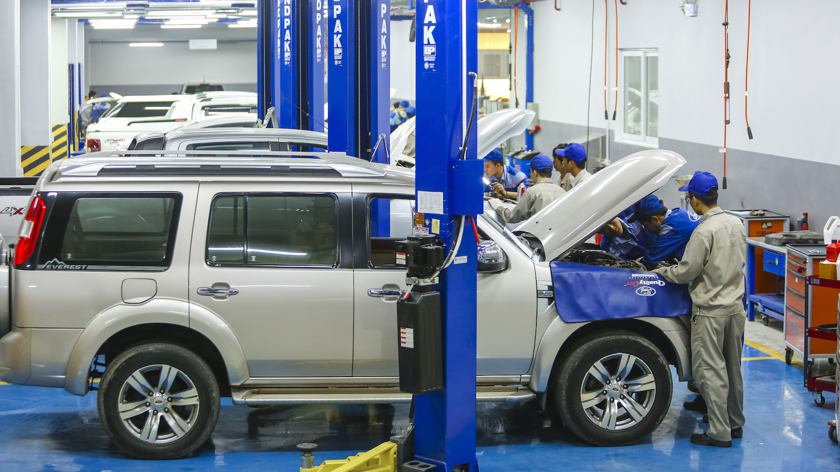 ford tiep tuc khai truong dai ly chinh hang toi uu hoa dich vu khach hang