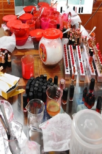 thanh hoa thu giu 130 thoi son 105 lo son nuoc hon 400 vo son dang san xuat trai phep