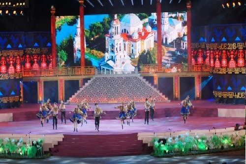 festival hue 2018 khai mac voi man nghe thuat hoanh trang