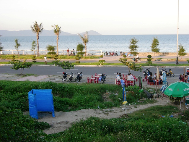 vo tu lam nha ve sinh lo thien tren tuyen duong tuyet dep