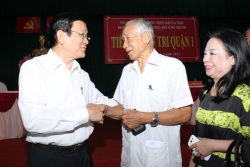 chu tich nuoc dung dua can bo dat va dola vao cap uy