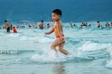 An toàn cho trẻ khi tắm biển