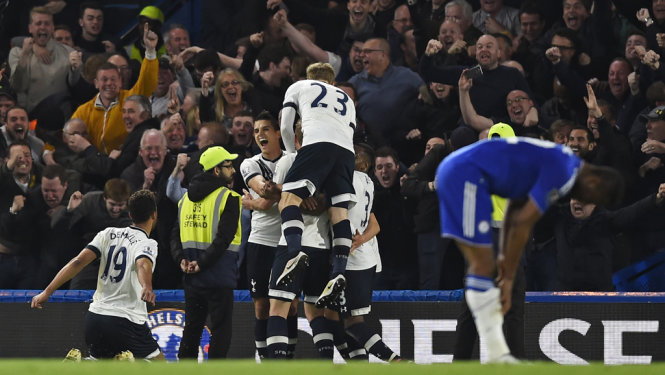 danh roi chien thang tottenham dang chuc vo dich cho leicester