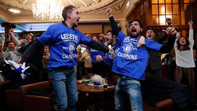 danh roi chien thang tottenham dang chuc vo dich cho leicester
