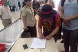 bat qua tang du khach trung quoc lay trom dien thoai