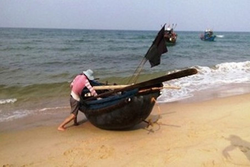 thue tho lan tim hieu viec ca chet xep lop duoi day bien quang binh