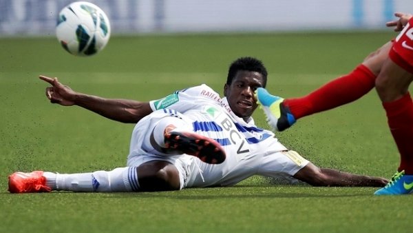 them mot cau thu tre tu vong vi dot quy tim