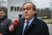 khang cao bat thanh platini tuyen bo tu chuc chu tich uefa
