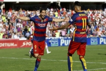 suarez lap hat trick barcelona lan thu 24 vo dich la liga