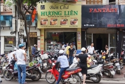ngay 245 quan bun cha obama dong nghet khach