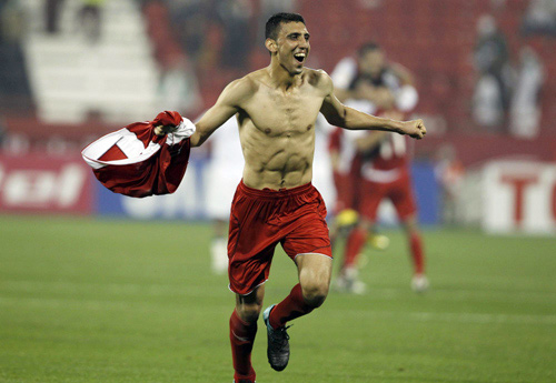 hlv ayman alhakim mang doi hinh manh nhat sang dau voi viet nam