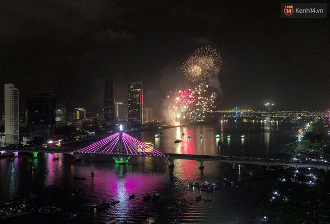 chum anh da nang lung linh nhin tu tren cao trong dem thi dau tien le hoi phao hoa 2017