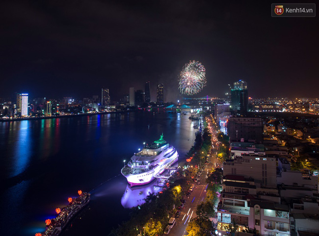 chum anh da nang lung linh nhin tu tren cao trong dem thi dau tien le hoi phao hoa 2017