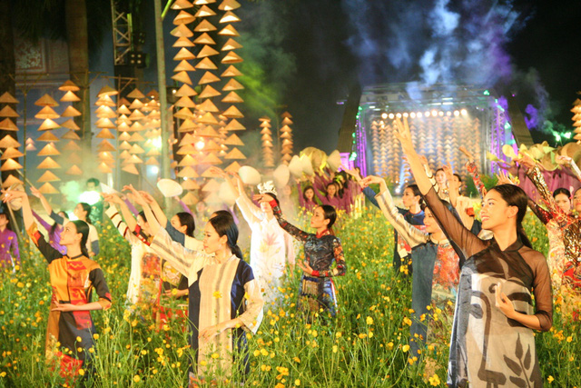 lan dau tien to chuc le hoi ao dai tai festival nghe truyen thong