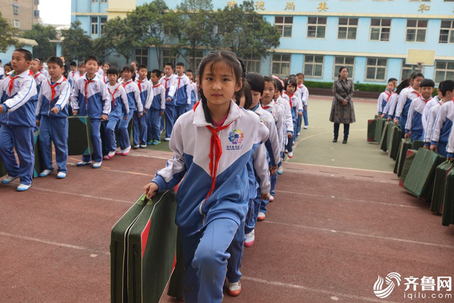 hoc sinh tieu hoc trung quoc phai tap the duc cang khong kem gi van dong vien chuyen nghiep