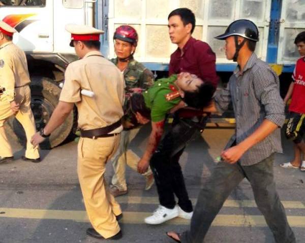 gap tai nan giao thong mot chien si cong an thiet mang