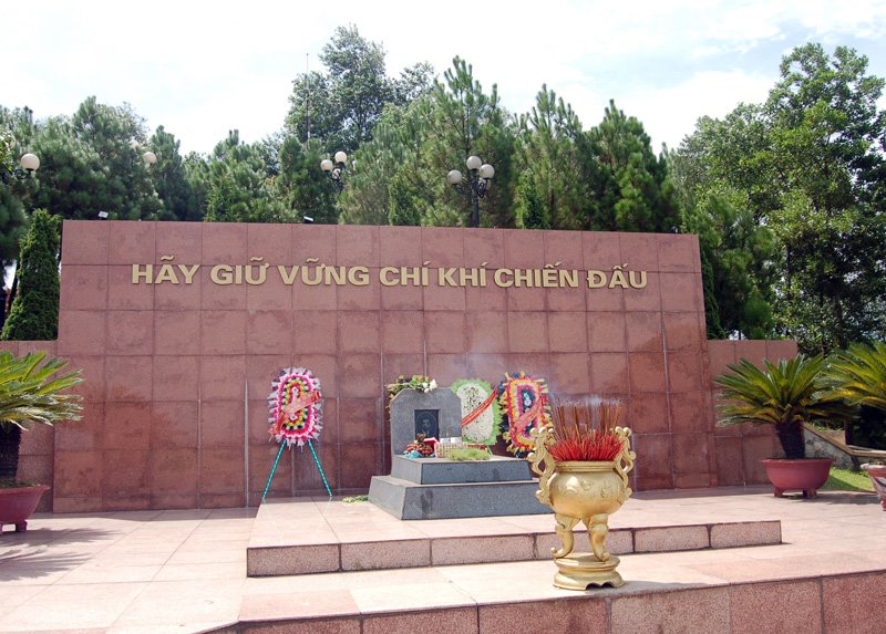 xuc dong le dang huong tuong niem co tong bi thu tran phu