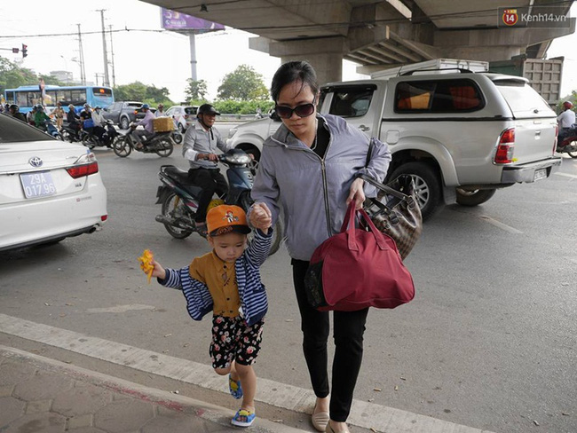ket thuc 4 ngay nghi le nguoi dan linh kinh do dac quay lai ha noi va sai gon