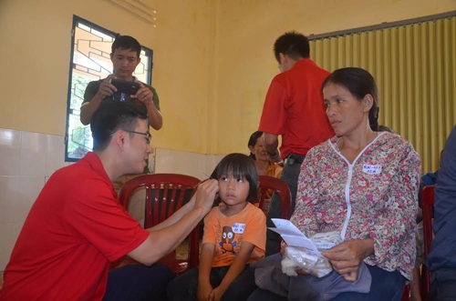 hon 1000 benh nhan cac tinh mien trung duoc tang may tro thinh mien phi