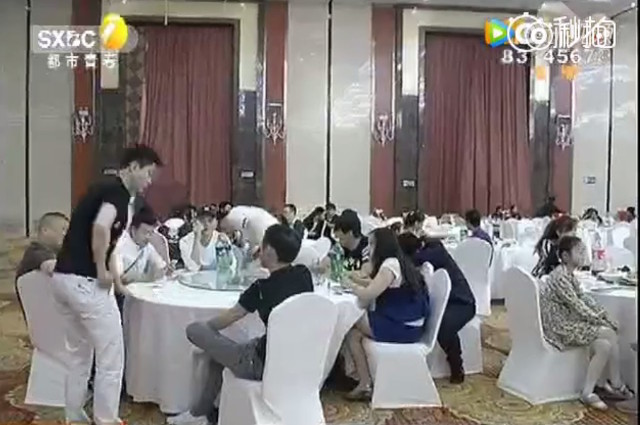 chu re song ao thue hon 200 nguoi la gia lam ban toi du dam cuoi cua minh cho hoanh trang