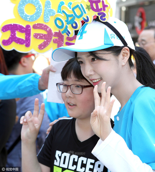 cu tuong ngoi sao noi tieng giao luu voi fan ra la con gai xinh dep cua ung vien tranh cu tong thong han quoc