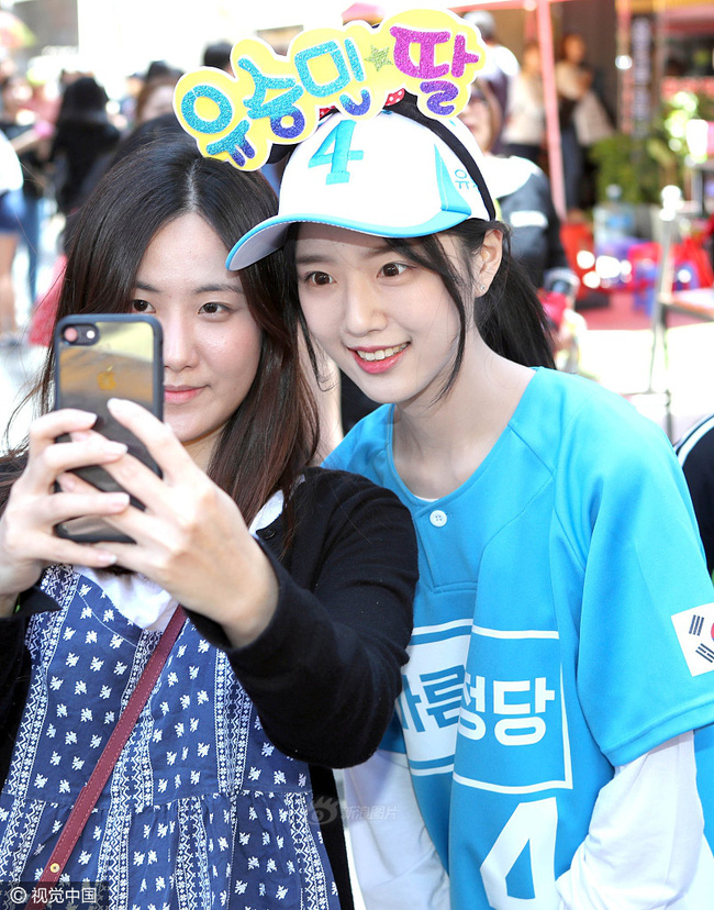 cu tuong ngoi sao noi tieng giao luu voi fan ra la con gai xinh dep cua ung vien tranh cu tong thong han quoc