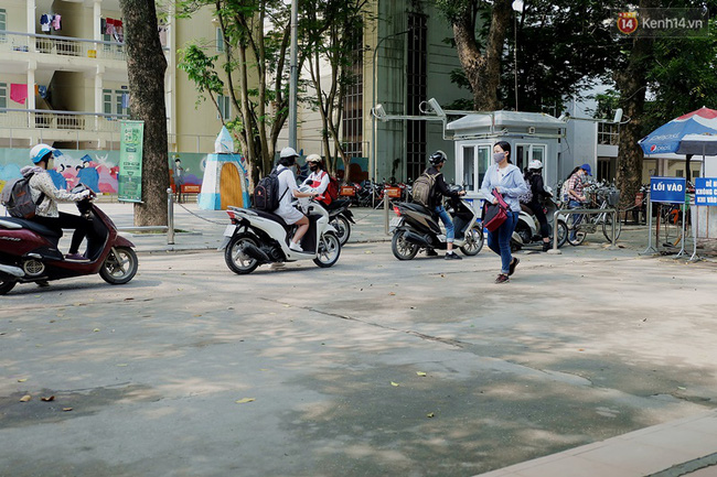 tu chuyen co gai chen ngang trong sieu thi cac sinh vien nghi gi ve van hoa xep hang ngay tai truong dh