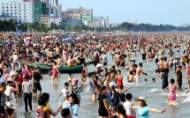 khong di du lich dip le thi di dip nao